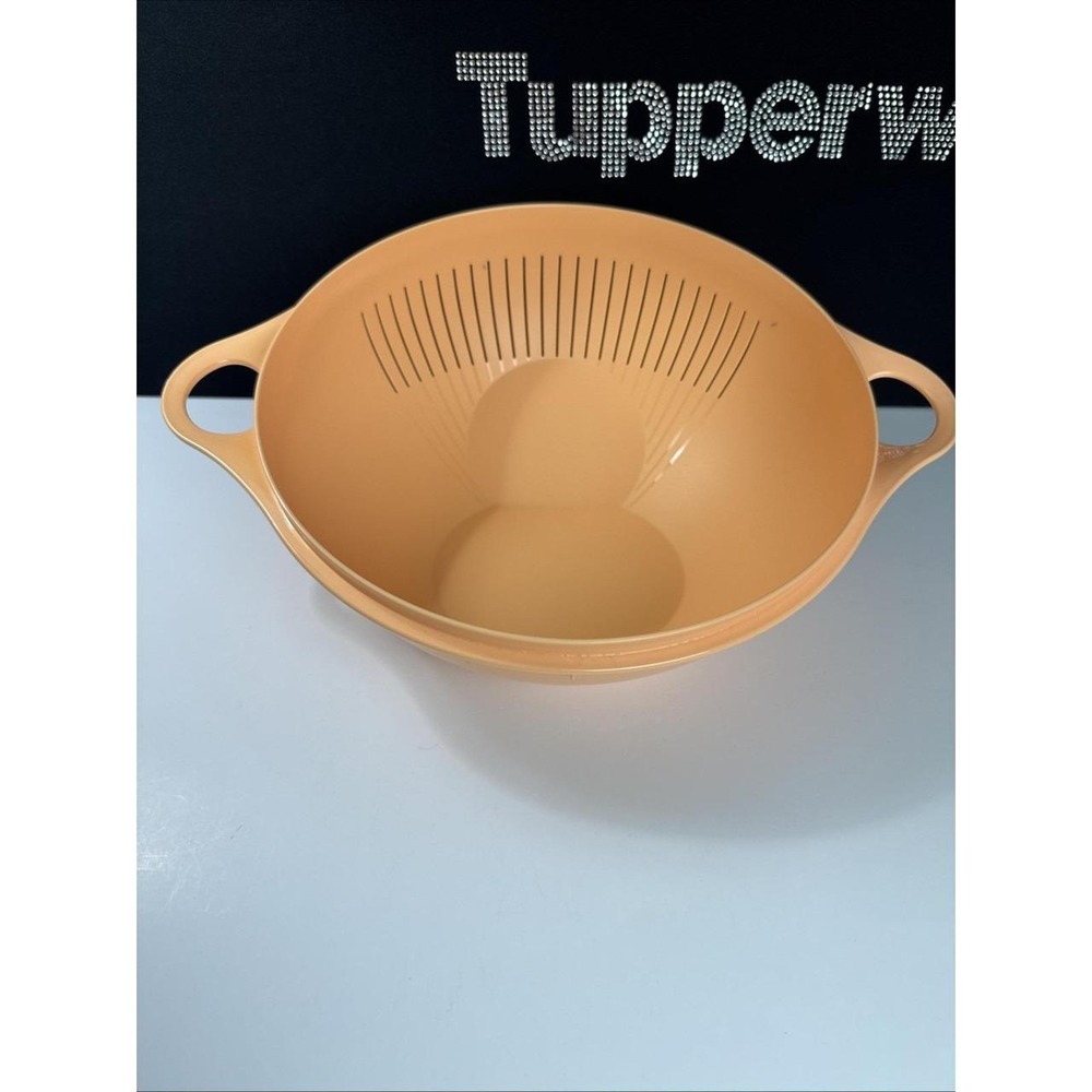 Tupperware Thatsa Colander Multifunction 19 cup New Two Imperfection Marks